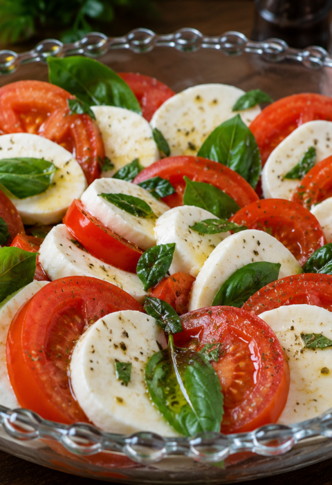 Salada Caprese com Tomate e Muçarela: Fácil e Refrescante